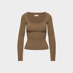 NWT Aritzia Archer Contour Long Sleeve